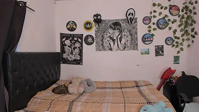 chloe kisses online show from September 30, 2025, 11:38 am