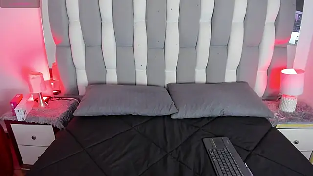 Adaara Rey online show from October 6, 2025, 8:09 pm