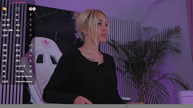 daisyblushh online show from November 14, 2025, 5:38 pm