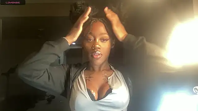 maskedgirl5005 online show from September 29, 2025, 9:09 pm