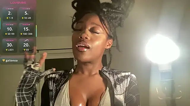 maskedgirl5005 online show from October 13, 2025, 4:47 am