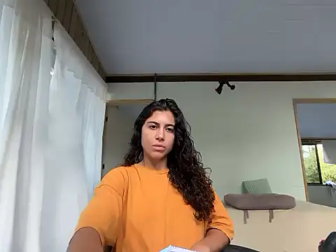 deusaludovica online show from May 7, 2026, 7:17 pm