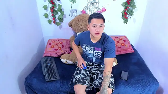 NataliaAndJulliam online show from October 26, 2025, 3:18 am