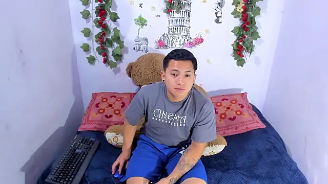 NataliaAndJulliam online show from October 22, 2025, 4:34 am