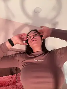 Bella  Wood online show from September 19, 2025, 8:13 pm