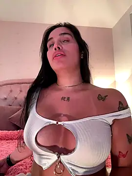 Bella  Wood online show from December 2, 2025, 8:32 pm