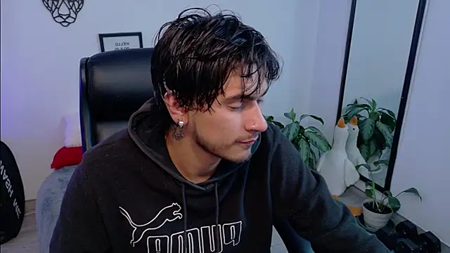 Snapshot of Elian_savoy chatting on March 29, 2026, 10:11 pm Elian savoy online show from March 29, 2026, 10:11 pm