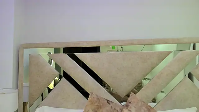 ximena vasquez8 online show from December 19, 2025, 4:16 am