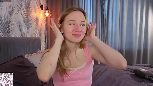 ElvinaRose online show from May 8, 2026, 4:38 am