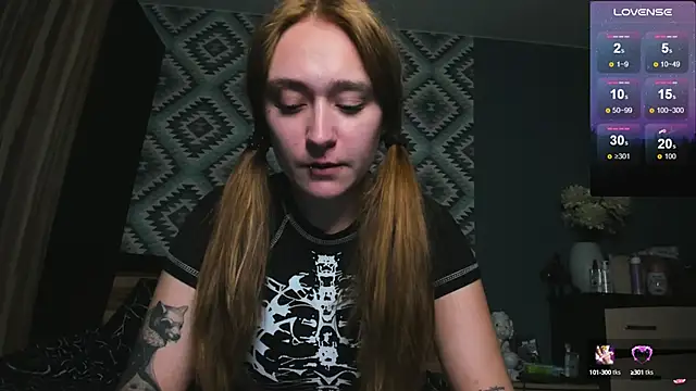 Sarah everly  online show from September 16, 2025, 10:49 am