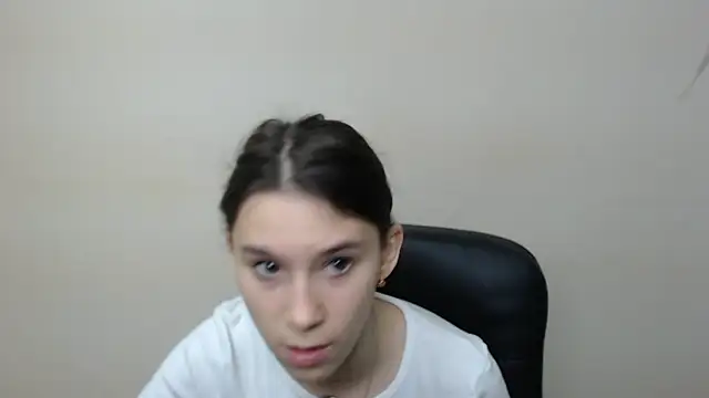 RosaRay  online show from September 19, 2025, 6:50 am