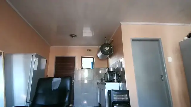 BusybooobsXXX3 online show from October 7, 2025, 5:19 am