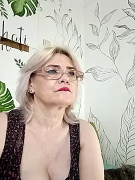 Catty Lady online show from July 17, 2026, 7:55 pm