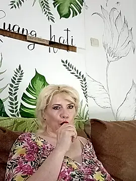 Catty Lady online show from June 17, 2026, 6:29 pm