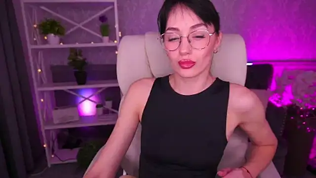 EviLune online show from February 28, 2026, 8:52 pm