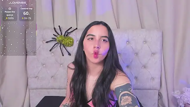 kaylee lee online show from October 17, 2025, 8:43 pm