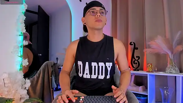 jhosepMoreno online show from June 13, 2026, 11:41 am