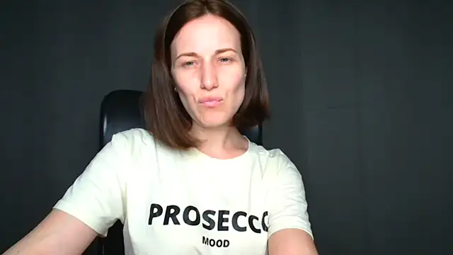 Snapshot of Kelly_Kisss chatting on May 31, 2026, 8:09 am Kelly Kisss online show from May 31, 2026, 8:09 am