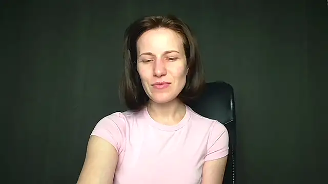 Kelly Kisss online show from April 28, 2026, 8:08 am