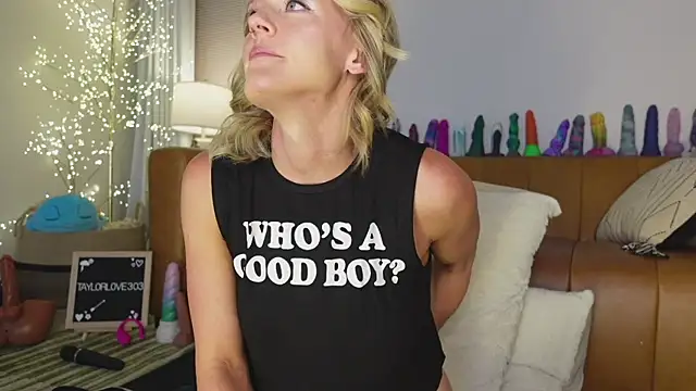 Taylorlove303 online show from July 9, 2026, 9:54 am