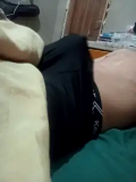 Snapshot of Henriquepauzao10 chatting on October 16, 2025, 2:42 am Henriquepauzao10 online show from October 16, 2025, 2:42 am