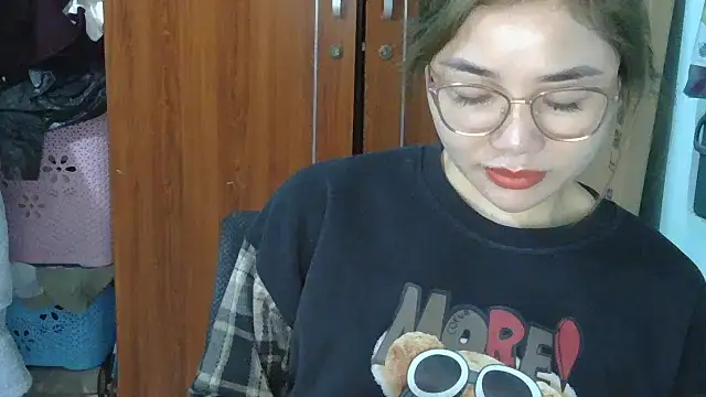 Uhem112 online show from February 4, 2026, 1:00 am