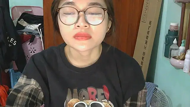 Uhem112 online show from November 26, 2025, 1:27 am