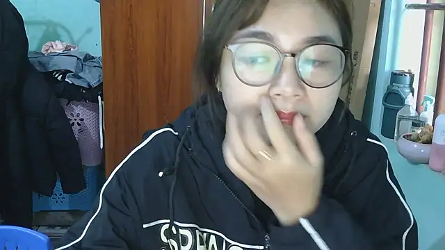 Uhem112 online show from December 18, 2025, 1:00 am