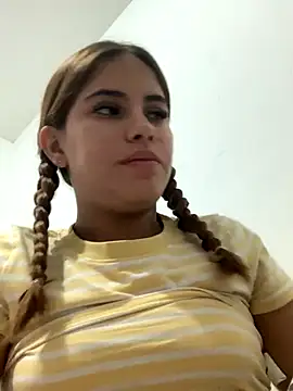 MiiluRosse online show from November 13, 2025, 1:31 am