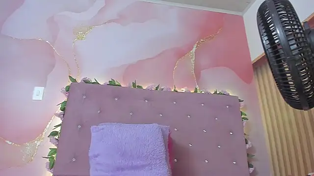 violet taylor  online show from August 4, 2026, 2:27 am