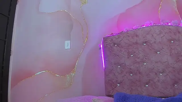 violet taylor  online show from November 10, 2025, 2:16 am