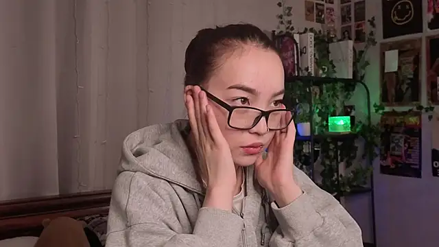 OdetteBiddy online show from December 16, 2025, 8:13 pm