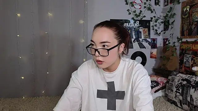 OdetteBiddy online show from November 23, 2025, 8:08 pm