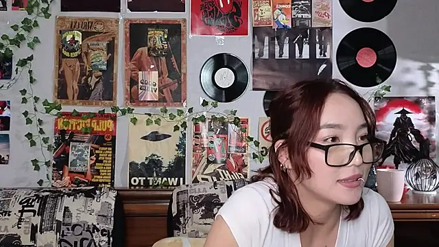 OdetteBiddy online show from November 6, 2025, 8:13 pm