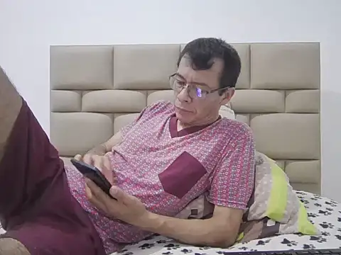 skinnylatino51 online show from May 1, 2026, 12:15 am