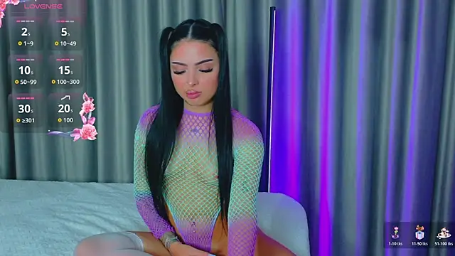 Snapshot of AshleyEttheenn chatting on November 18, 2025, 5:27 pm AshleyEttheenn online show from November 18, 2025, 5:27 pm