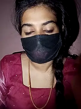 umairahaasan 1 online show from September 19, 2025, 11:03 am