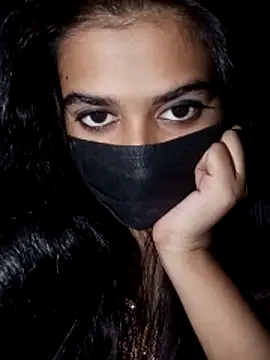 umairahaasan 1 online show from November 18, 2025, 10:29 am