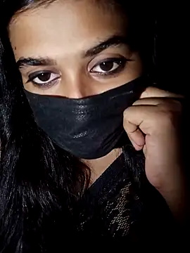 umairahaasan 1 online show from September 18, 2025, 5:16 pm