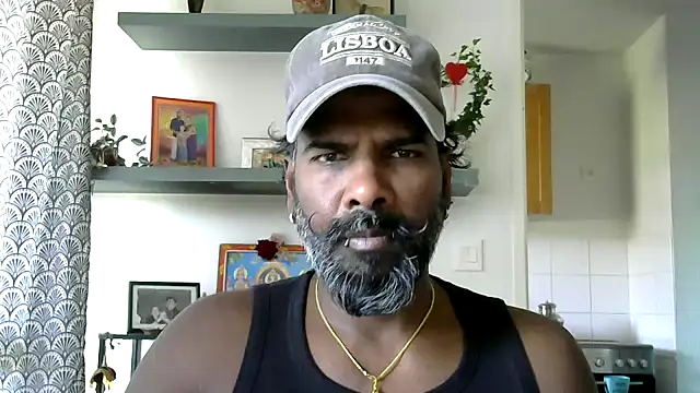 frenchblackc31 online show from May 25, 2026, 2:27 pm
