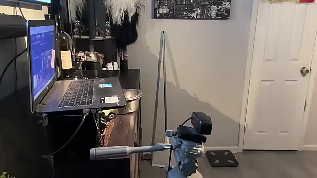 sexyred77713 online show from March 26, 2026, 2:10 am