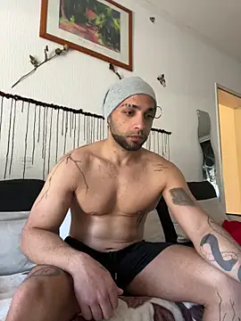 Snapshot of 1Richrichard1 chatting on May 1, 2026, 11:15 am 1Richrichard1 online show from May 1, 2026, 11:15 am
