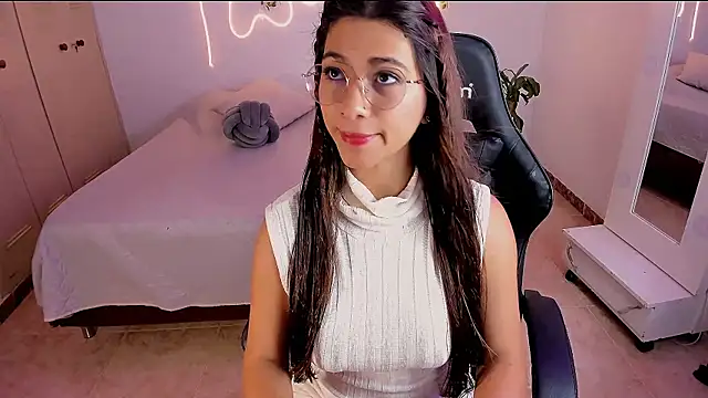 sara doll77 online show from October 8, 2025, 9:15 pm