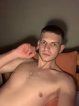 Snapshot of macho1347 chatting on March 13, 2026, 12:04 am macho1347 online show from March 13, 2026, 12:04 am