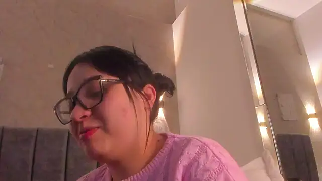 Lunaa bellaa online show from April 30, 2026, 8:57 pm