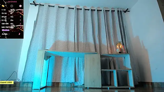 JULLIAN  online show from October 7, 2025, 6:03 am