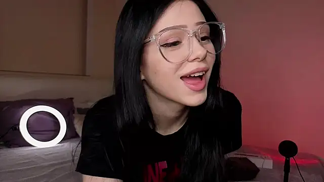 Snapshot of KateHardcastle chatting on October 24, 2025, 6:29 pm KateHardcastle online show from October 24, 2025, 6:29 pm