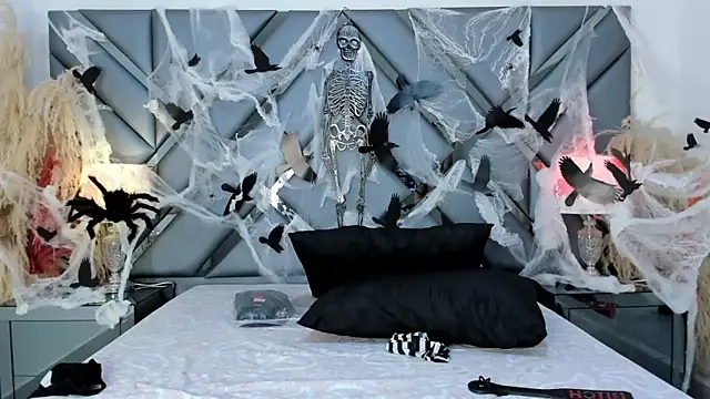 Milan LewisS online show from October 29, 2025, 12:15 pm