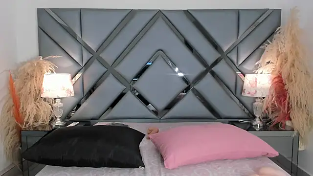 Milan LewisS online show from October 3, 2025, 11:45 am