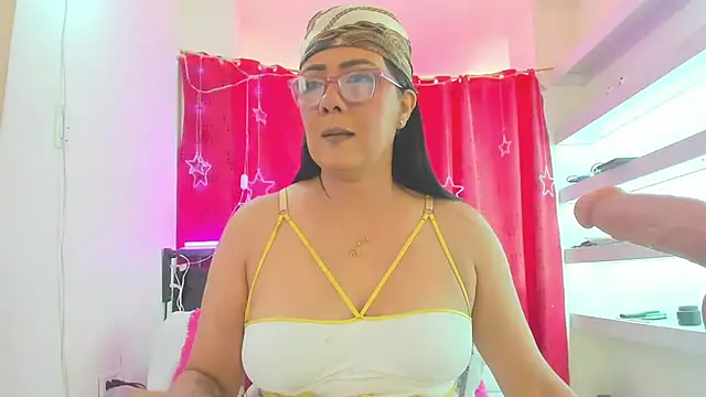 AlicePipper online show from April 28, 2026, 2:43 pm